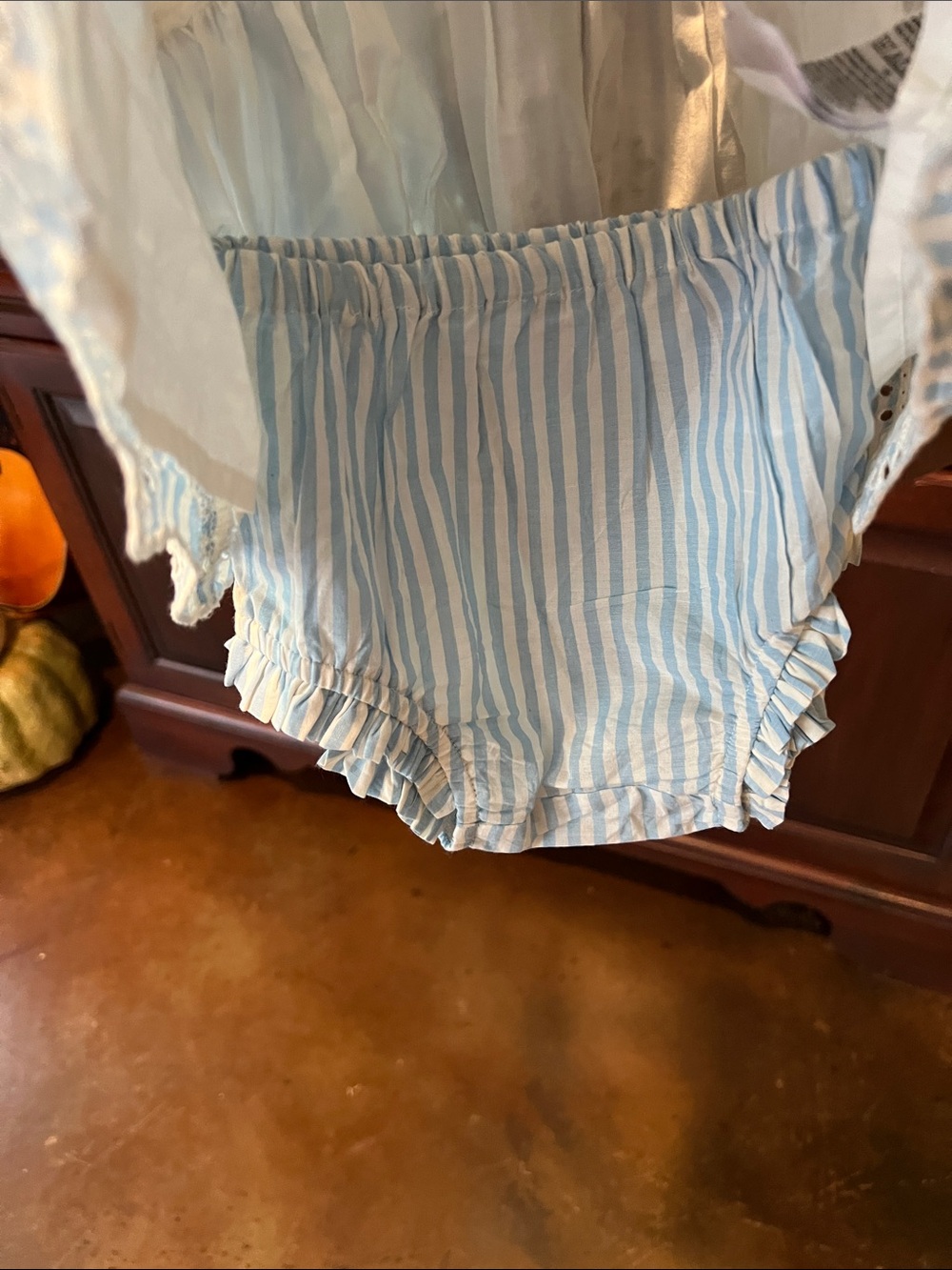 New with tags Baby GAP Girl’s sz. 3-6 mos. Eyelet matching set w panty NWT - Picture 6 of 9
